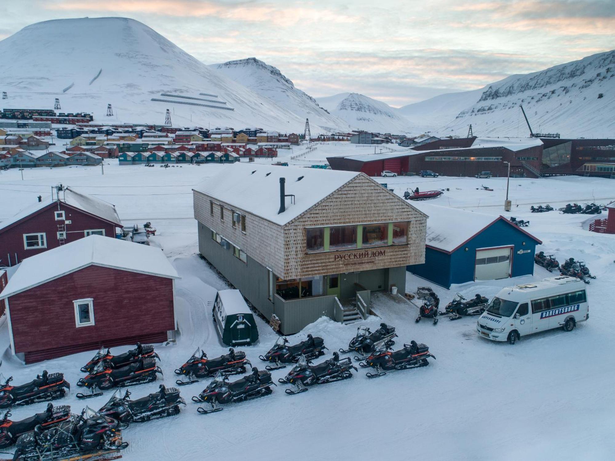 Russkiy Dom Longyearbyen Kültér fotó