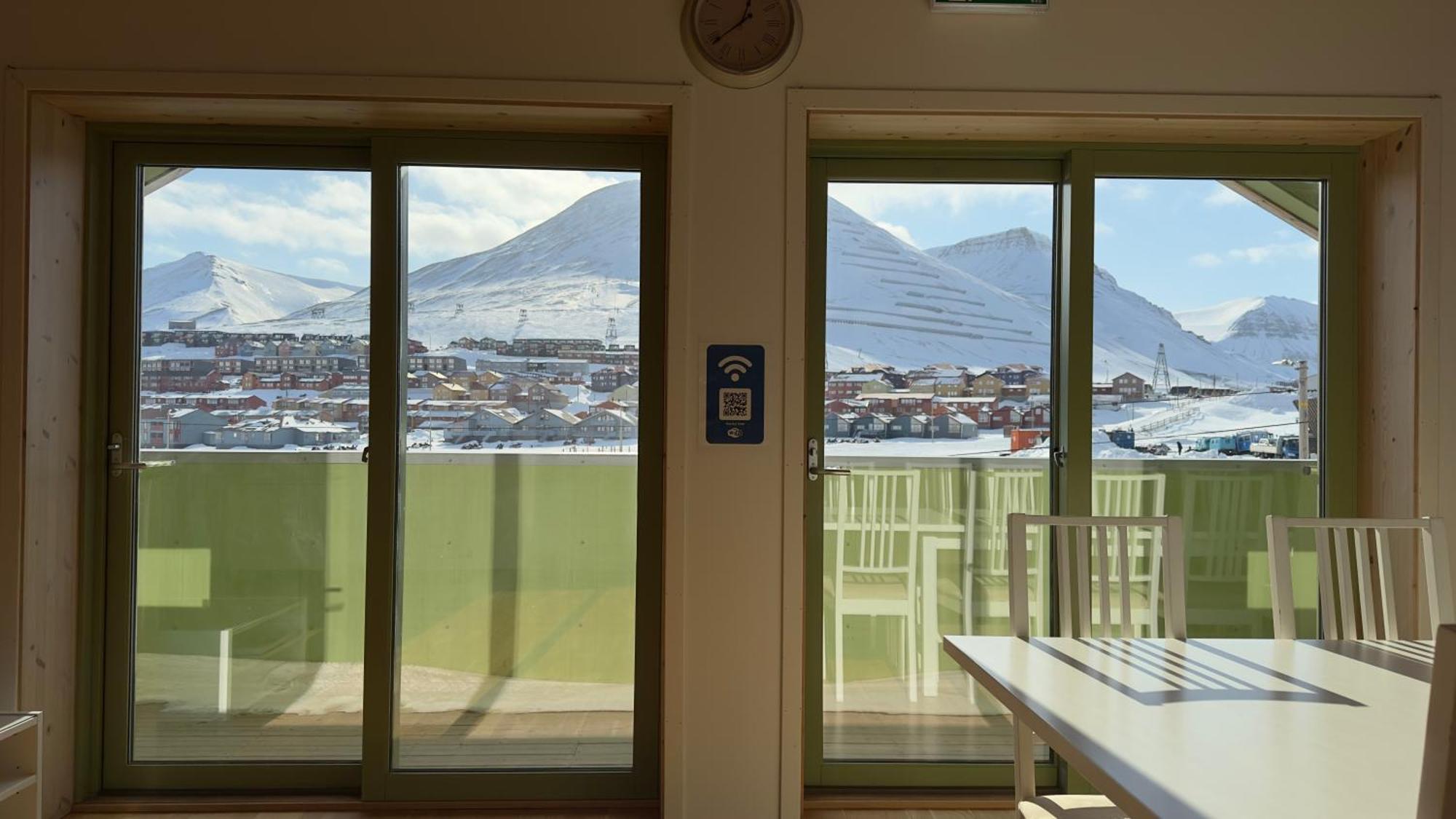 Russkiy Dom Longyearbyen Kültér fotó